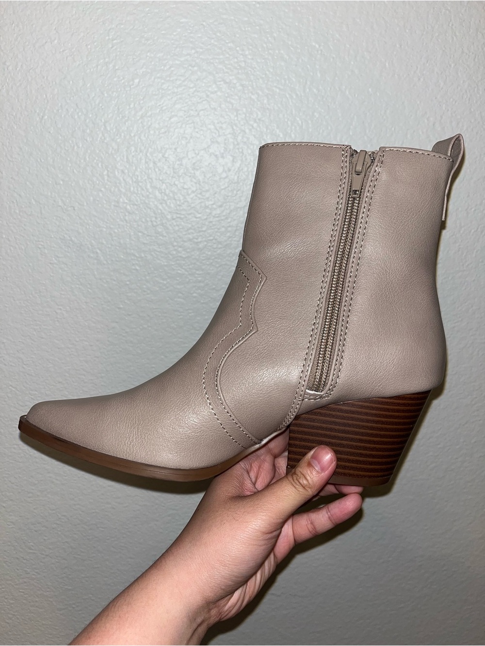 NEW Qupid Nude Beige Western Ankle Booties Pointed Toe Block Heel Size 6 - Picture 4 of 7